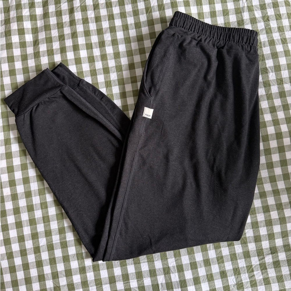 Vuori Performance Joggers in Black Heather